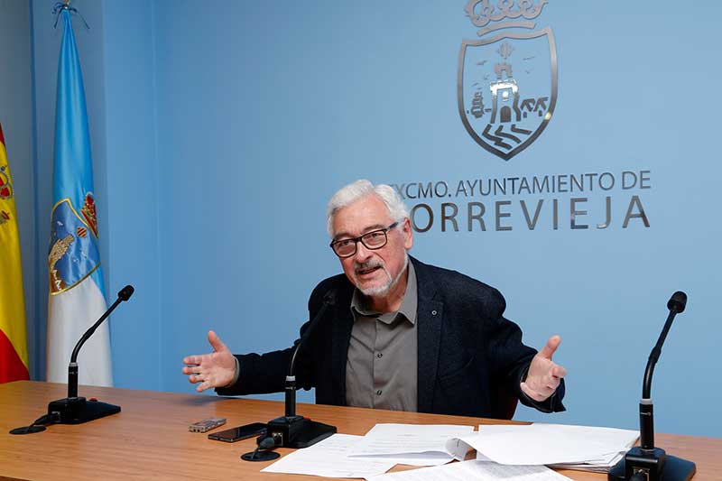 3055-alcalde-jose-manuel-dolon El Ayuntamiento de Torrevieja aprueba la Oferta Pública de Empleo con una tasa de reposición de trabajadores ínfima