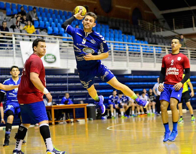 3055-balonmano El Ilicar no puede superar el juego del Sant Joan