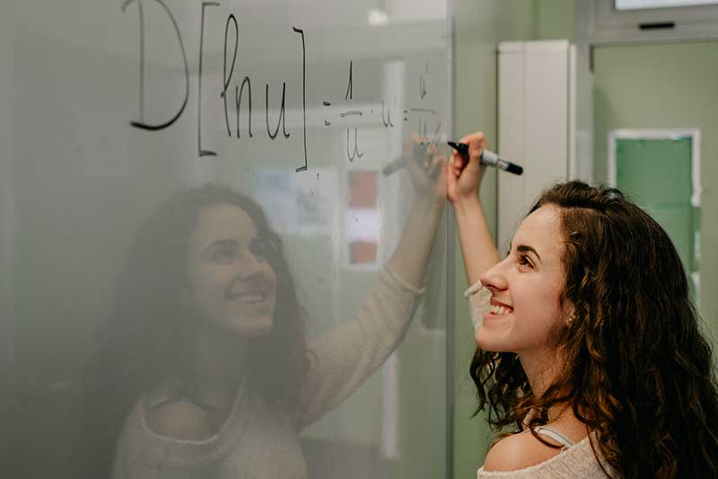 3055-hora-joven-angela Ángela Alarcón, una chica 10