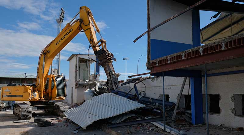 Se inician las obras de demolición y acondicionamiento de la grada del Vicente García