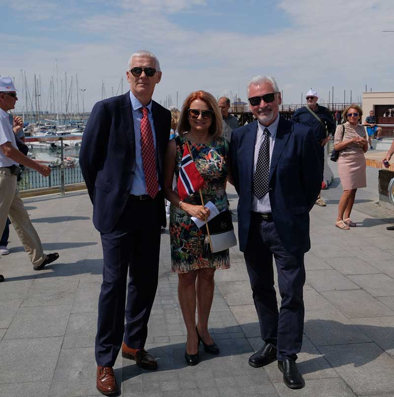 Más de 1.500 noruegos celebran su Día Nacional por las calles de Torrevieja