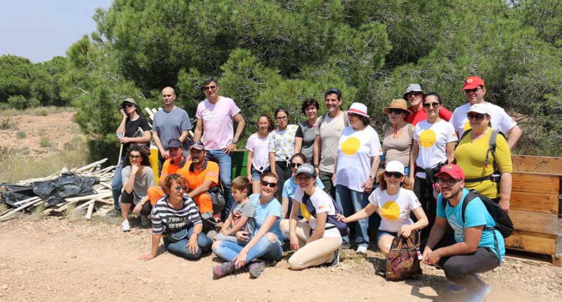 Más de 40 personas participan en la limpieza del Parque Natural