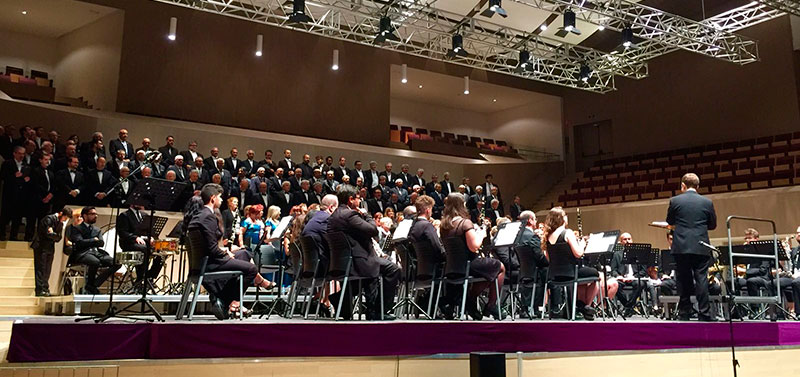 La Unión Musical Torrevejense  se unió a cinco corales en el concierto “Torrevieja Suena”