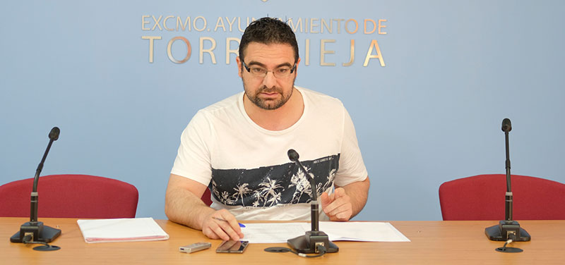 La concejalía coordina el uso  de espacio con los clubes de cara  a las obras de sustitución de los tapetes  de fútbol y la pista de atletismo