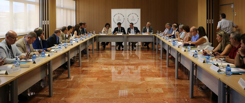 Torrevieja pide al Consell de Turisme su colaboración para transmitir  a los ciudadanos los  trámites para dar de alta los alojamientos turísticos