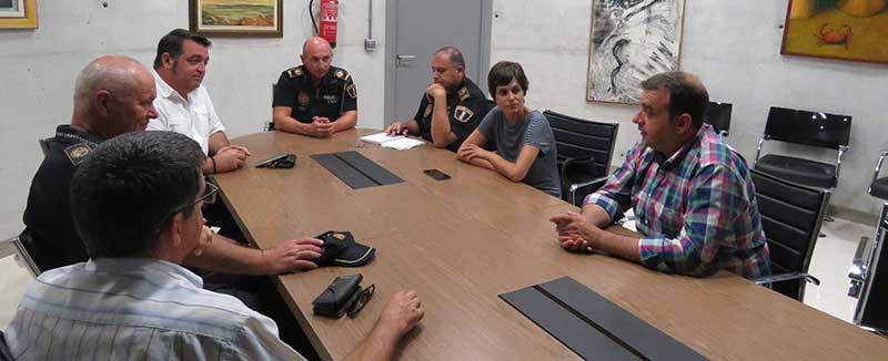 Reunión para la coordinación y seguridad  en playas entre los Ayuntamientos de  Torrevieja, Orihuela y Pilar de la Horadada