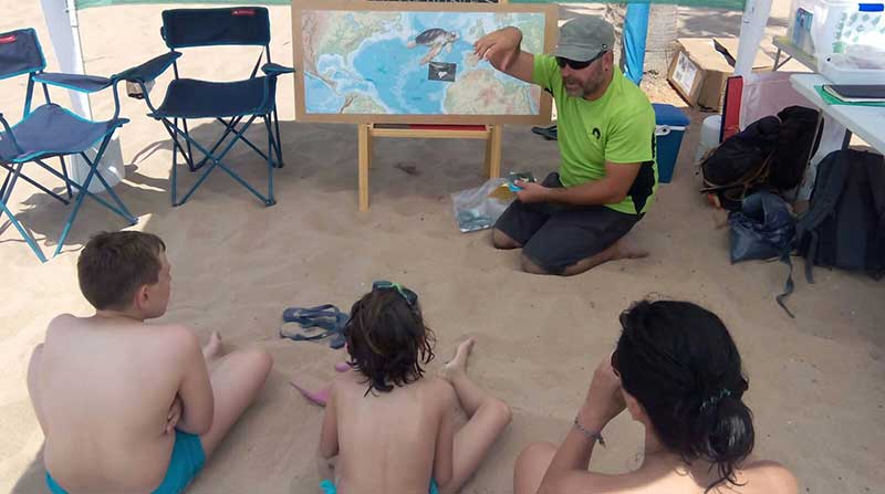 Talleres de información y educación ambiental en las playas de Torrevieja