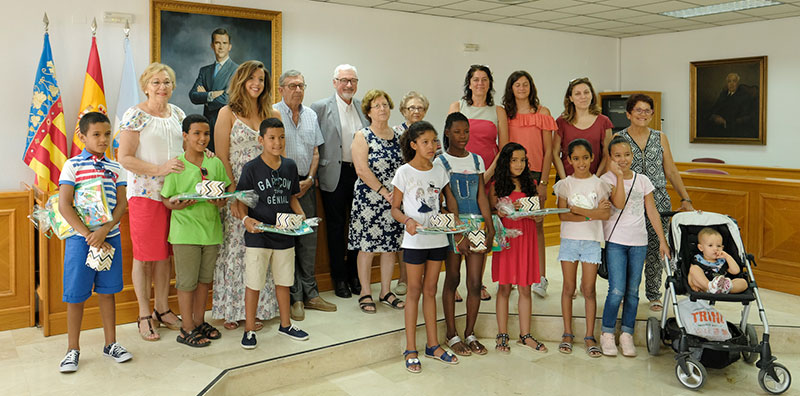 El alcalde recibe a los niños saharauis del programa ‘Vacaciones en paz’