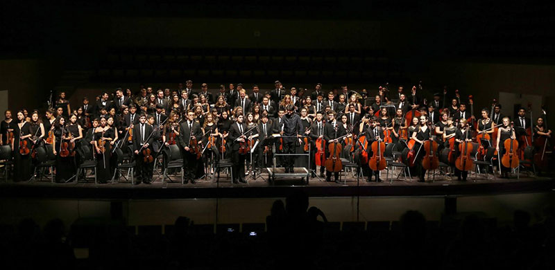 Un centenar de músicos pusieron  el broche final al FIJO