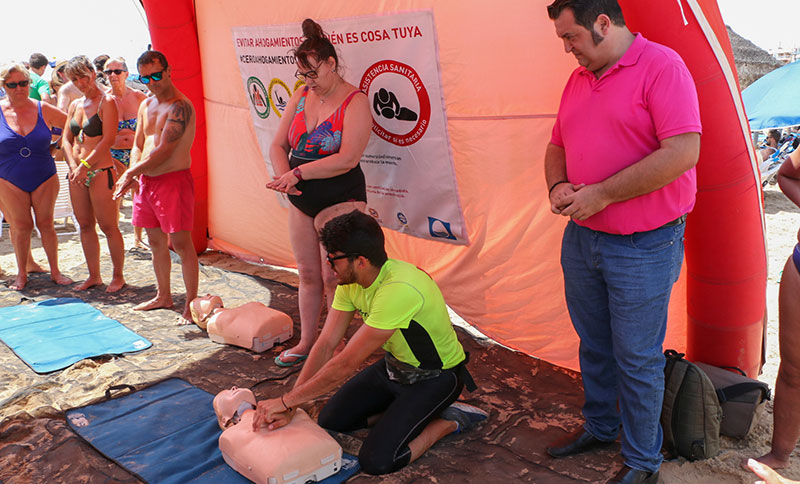 La playa de Los Locos acoge talleres de prevención de ahogamientos