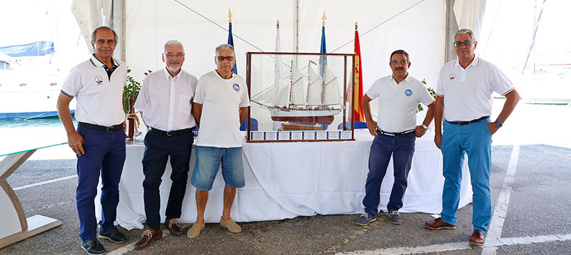 El Trofeo Regata Pascual Flores se disputa esta mañana en la costa torrevejense