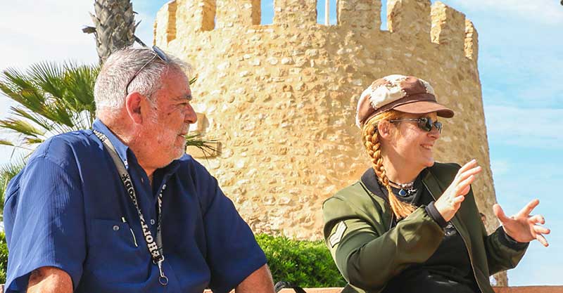 Juan Sánchez Ballesteros y Valeria Ardante, escritores de fantasía y ficción: “Torrevieja cuenta con mucha  riqueza arqueológica subacuática”