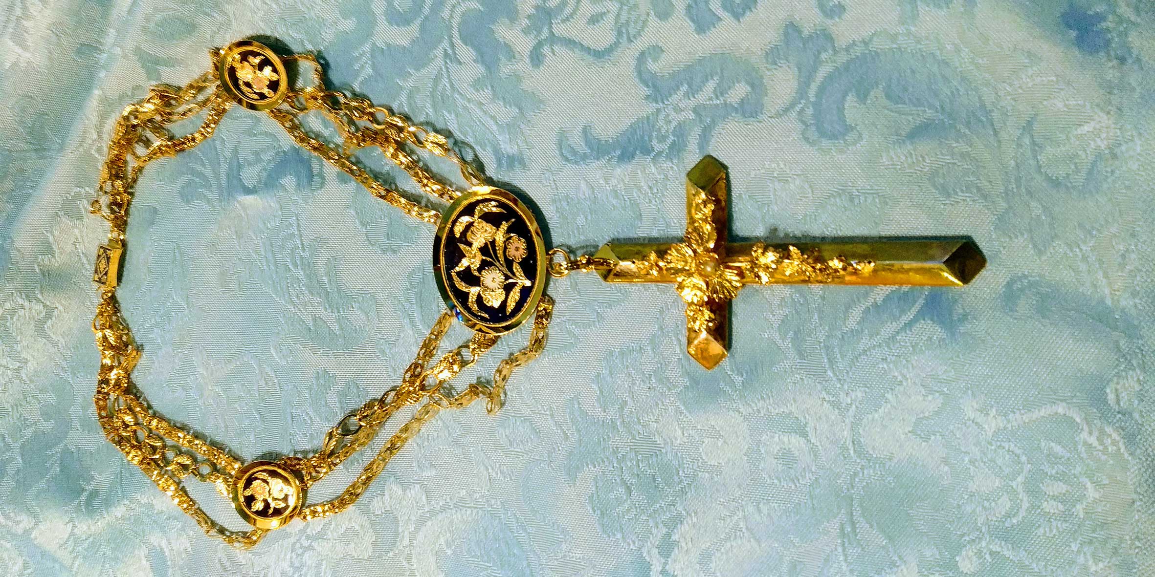 Restaurada la cruz ‘de los esmaltes’ de La Purísima