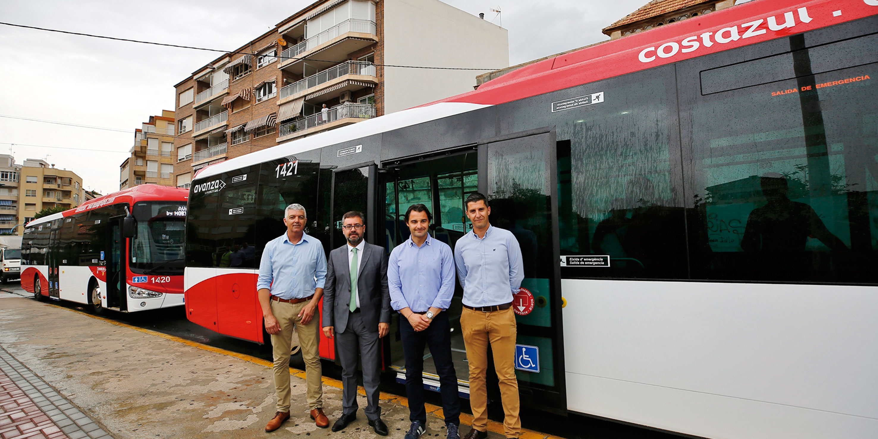 Dos nuevos autobuses  se incorporan a la flota con una inversión de 500.000 euros