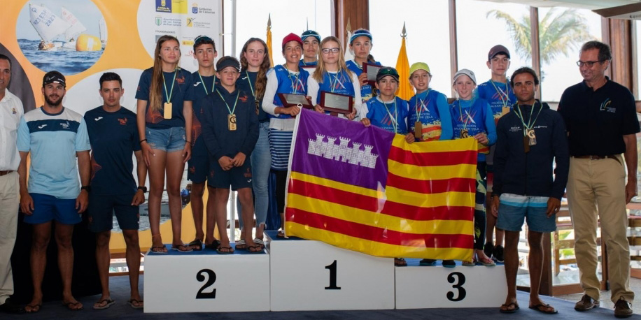 Adriana Castro y Antonio López, plata en el Campeonato de España por equipos de Optimist