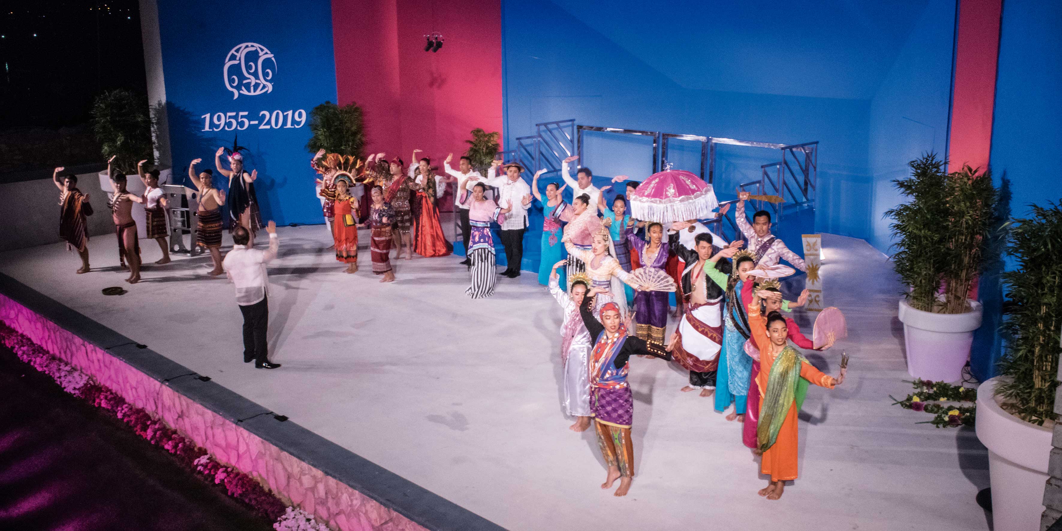 Las Eras de la Sal se rindieron al coro Singing Ambassadors de Filipinas, ganador de la pasada edición