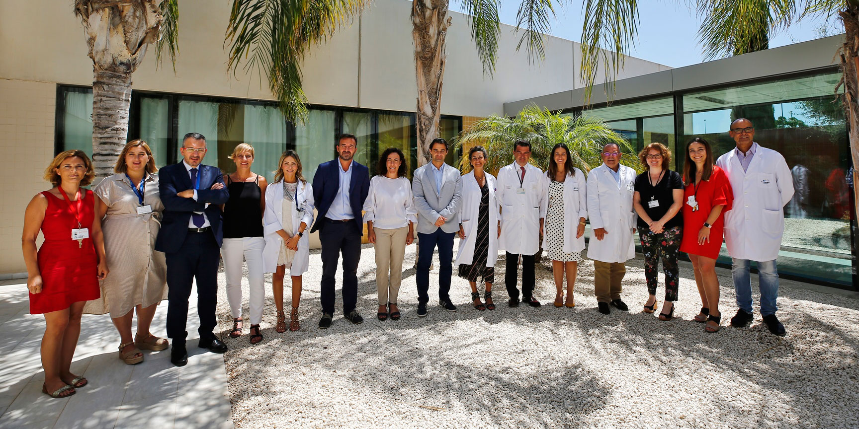 El alcalde visita el Hospital Universitario de Torrevieja tras la toma de posesión