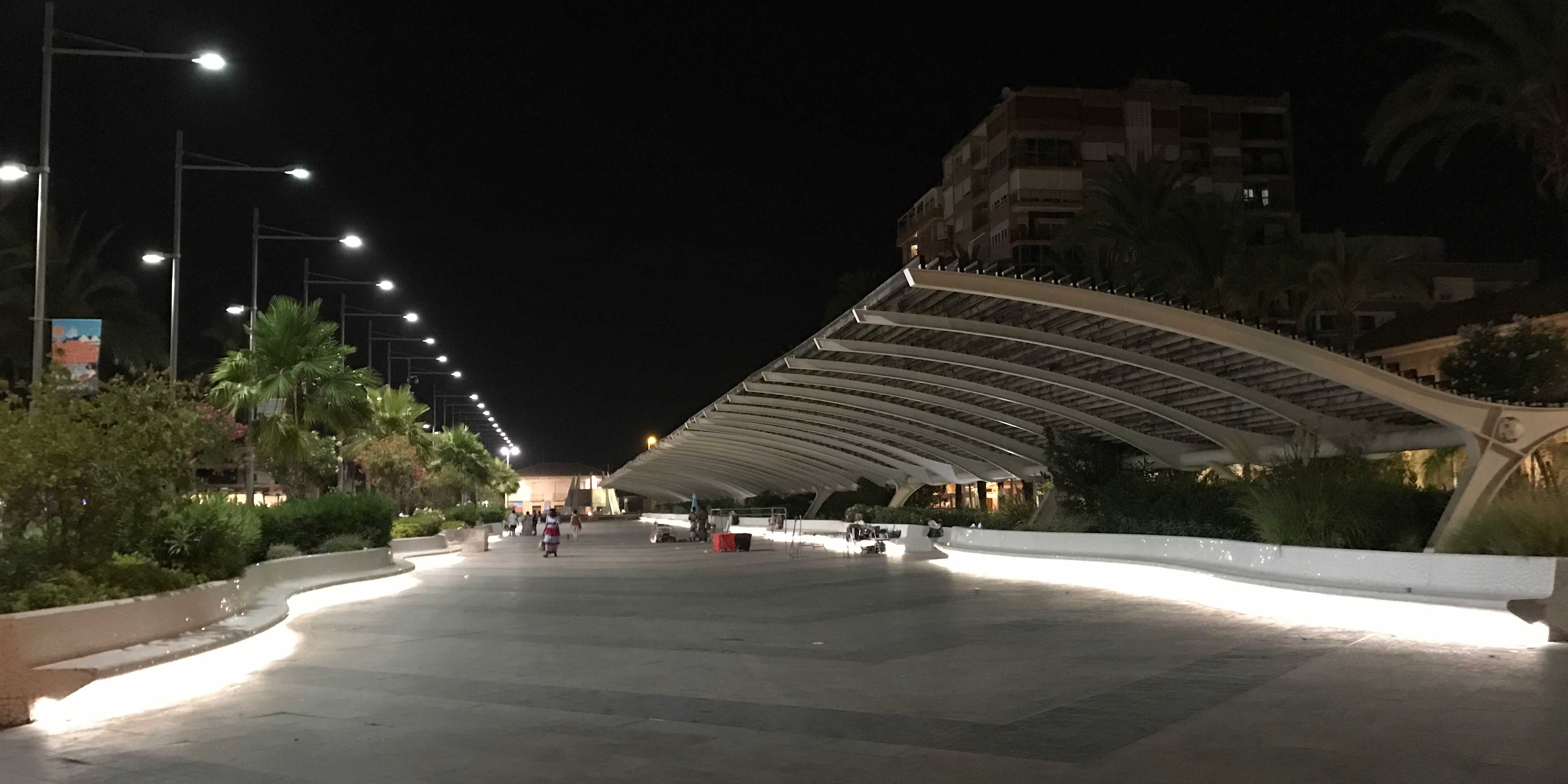 La Concejalía de Obras y Servicios repara luminarias en los paseos Juan Aparicio y Vista Alegre