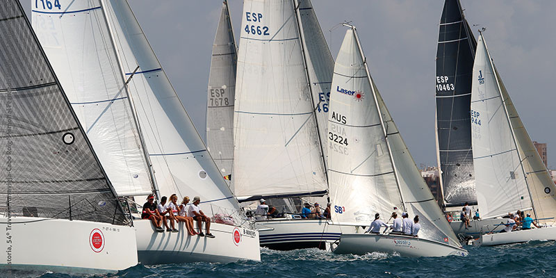 La 5ª Regata Astoria larga amarras desde Torrevieja
