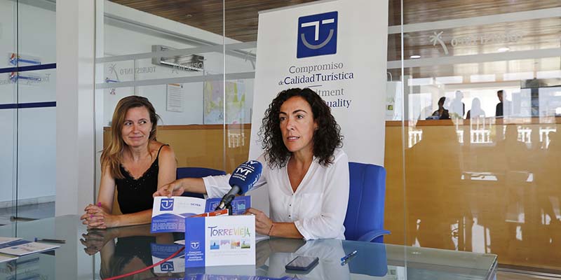 La Concejalía de Turismo presenta el nuevo folleto SICTED Torrevieja