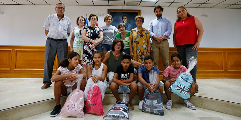 3129-recepcion-saharahuis Siete niños pasaron el verano junto a familias torrevejenses con el programa “Vacaciones en Paz”