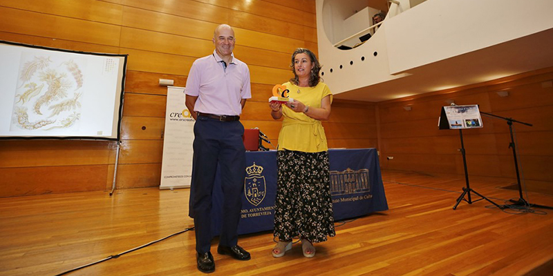 Mírame Teatro actuó en la presentación de la revista de otoño de Ars Creatio