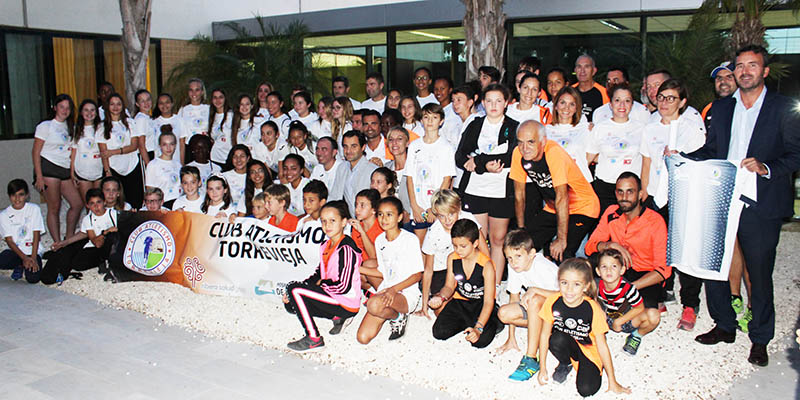 Torrevieja Salud renueva su compromiso con el atleta Luis Manuel Corchete  y el Club de Atletismo Torrevieja