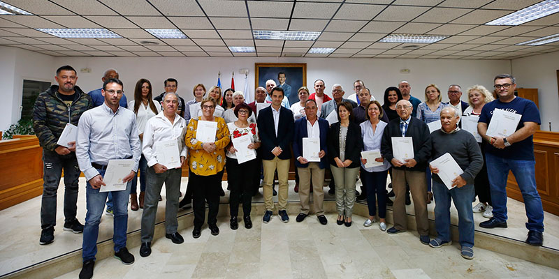 Los nuevos delegados de zona reciben sus credenciales