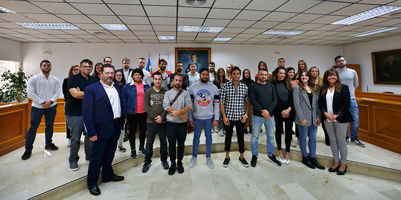 Treinta y dos jóvenes comienzan a trabajar en distintas áreas de la administración local
