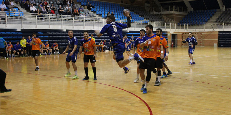 El Torrevieja Salud se sobrepone a  Benidorm en una buena segunda parte