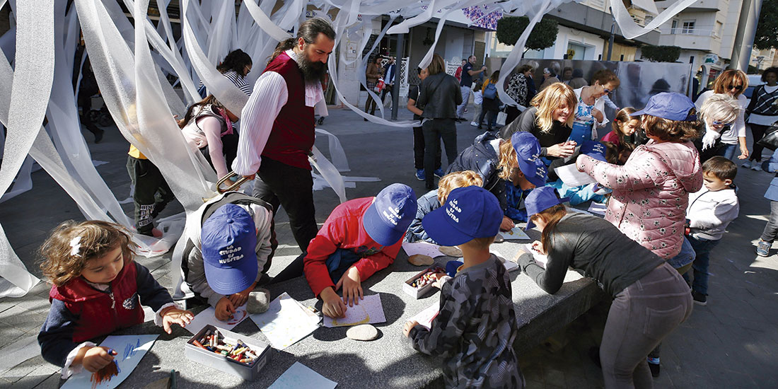 La pintura decoró las calles