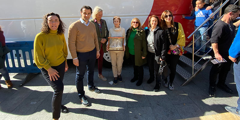 El alcalde visitó el Consulado móvil de Colombia en Torrevieja