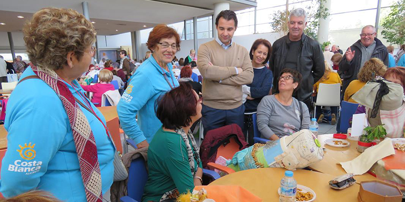 Gran encuentro de encajeras y bolilleras en Torrevieja