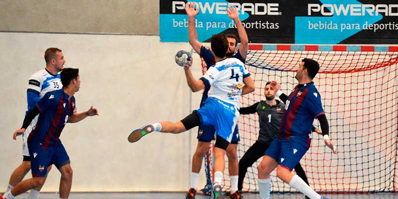 Balonmano: El Torrevieja Salud vuelve a echar  la persiana para vencer en Marni