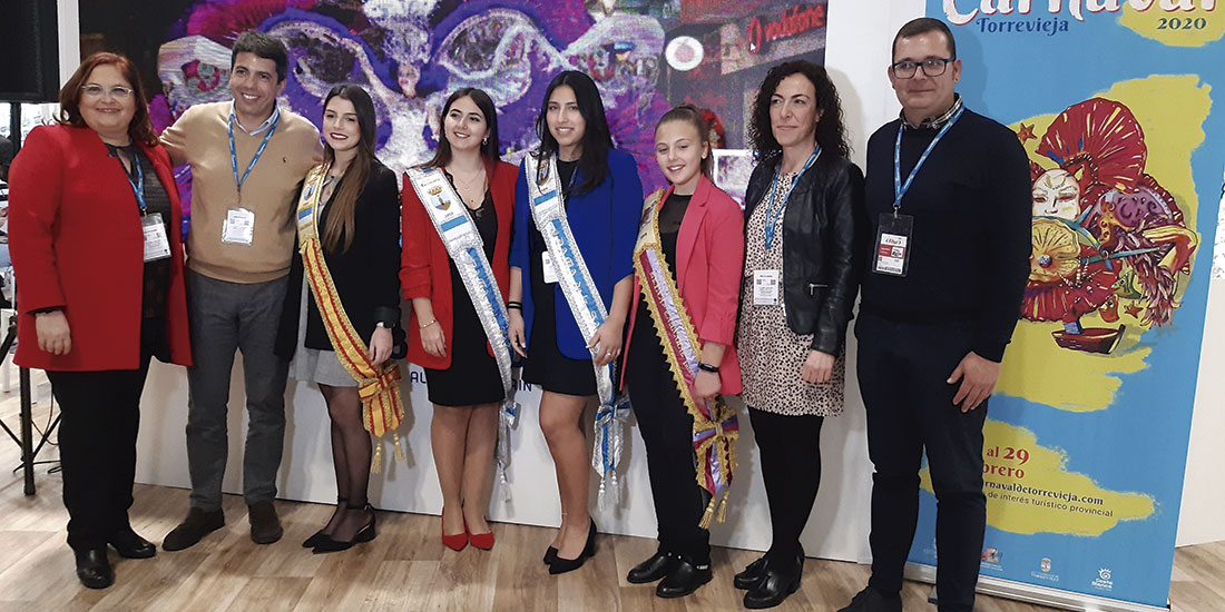 FITUR se llenó de música y color con los desfiles de Carnaval de Torrevieja