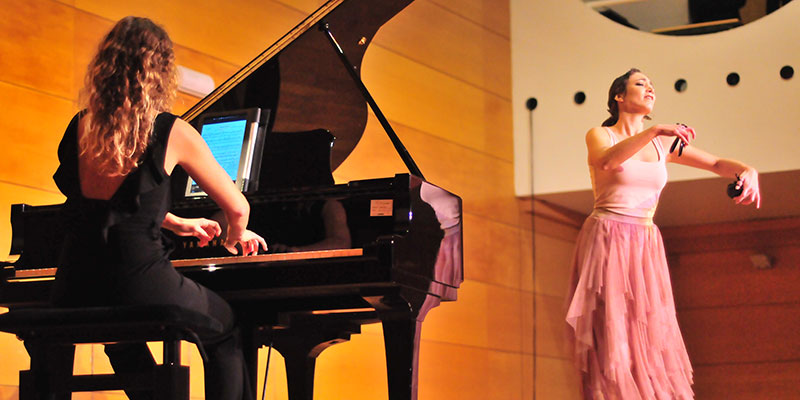 “Los viernes del Palacio” se abrieron con María Cabrera y Cristina Cámara