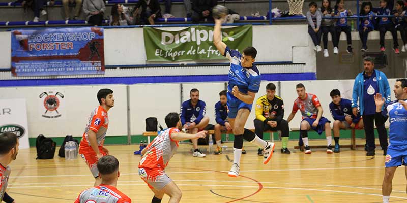 Balonmano: El Torrevieja Salud no puede certificar su victoria en casa del líder