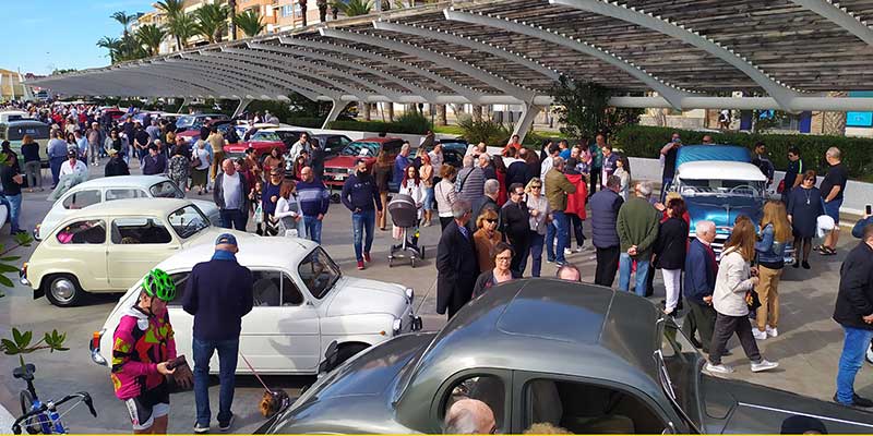 Concentración de coches y motos