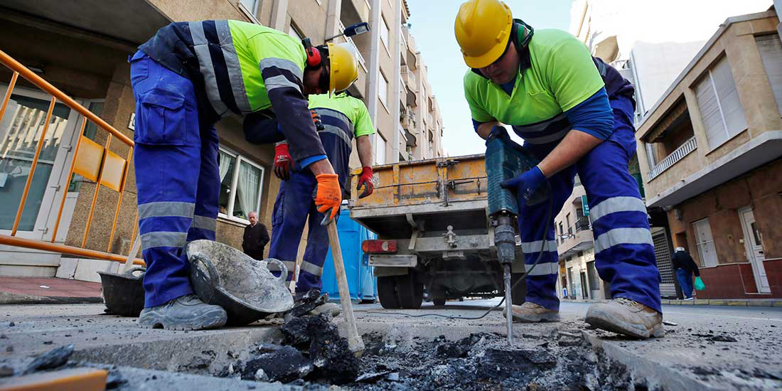 Comienza la sustitución del alcantarillado en la calle Antonio Machado
