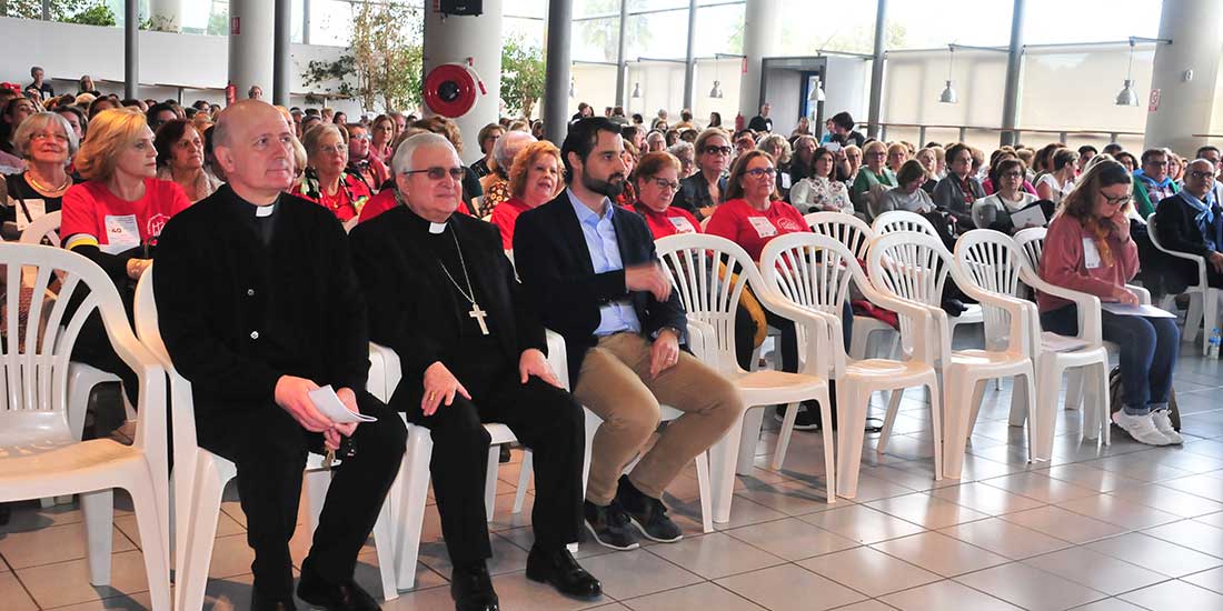 Catequistas de toda la Diócesis se encuentran en Torrevieja con el Obispo