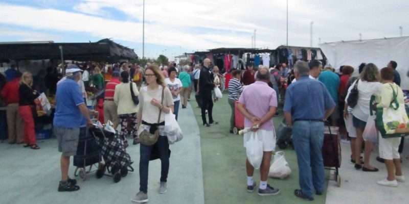 El Ayuntamiento bonificará a mercaderes, comerciantes y hosteleros de Torrevieja