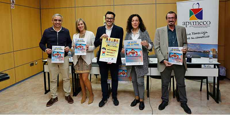 ¡Un selfie por tu padre… Disfrutando con papá!’