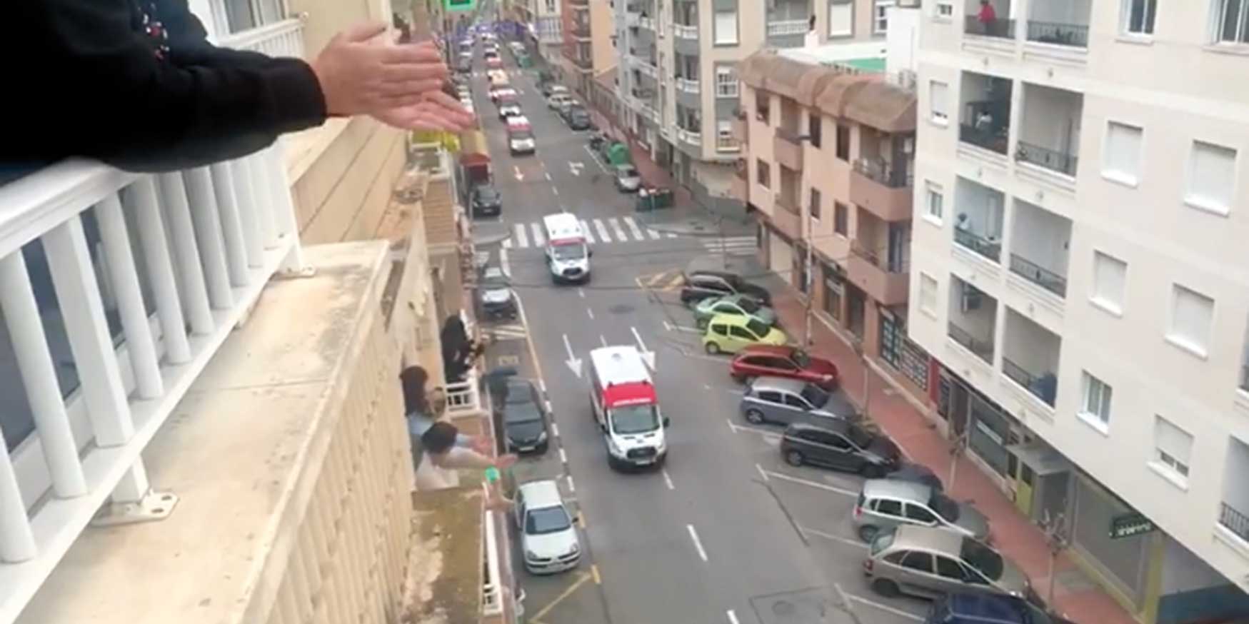 Una caravana de ambulancias recorrió las calles de la ciudad