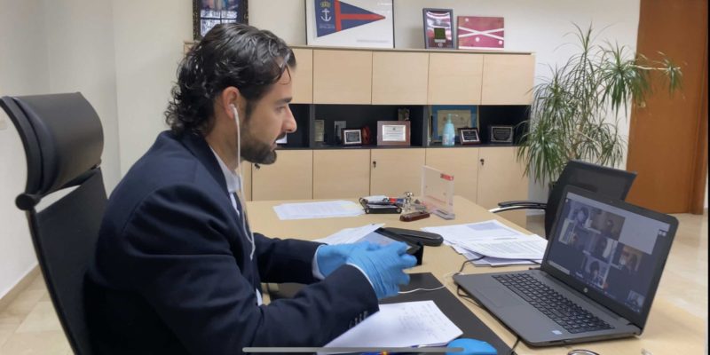 El alcalde se reúne con la junta  directiva de Apymeco para afrontar  el futuro del comercio local