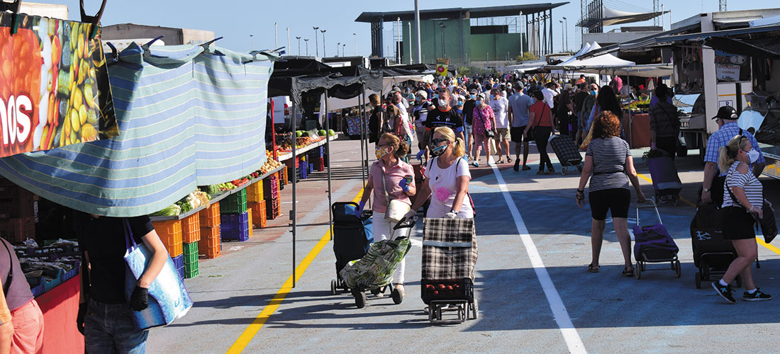 VA3166-MERCADILLO Reabrió el mercadillo de los viernes