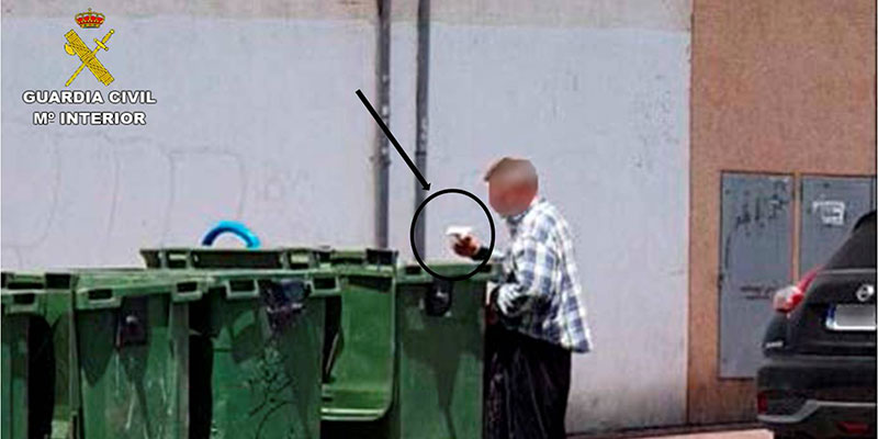 La Guardia Civil detiene dos veces, en menos de una semana, a un hombre por quemar contenedores