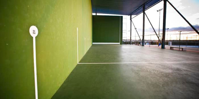 Reabre una pista de frontenis en la zona de raquetas de la Ciudad Deportiva