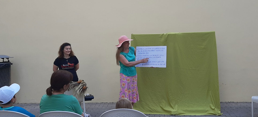 Arrancaron los cuentacuentos infantiles en el patio de la Biblioteca Municipal