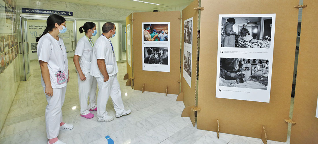 Homenaje a sanitarios y pacientes con una exposición fotográfica  de la COVID-19