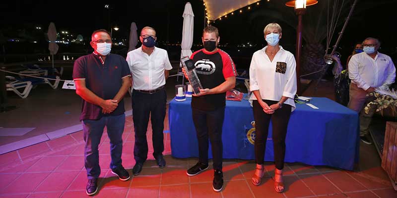 El Real Club Náutico Torrevieja celebra la entrega de trofeos de las regatas del verano